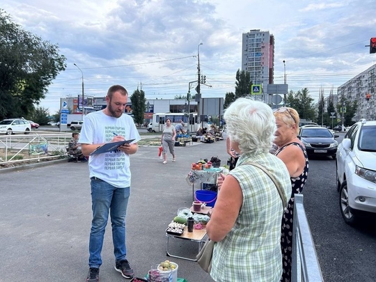 Активисты ЛДПР совместно с депутатом Волгоградской городской Думы от ЛДПР Владиславом Никоненко провели..