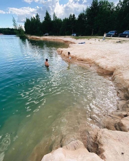 Говорят, что это лучшее место для купания в Подмосковье

Плавный заход, голубая вода, песок....

Координаты тут..