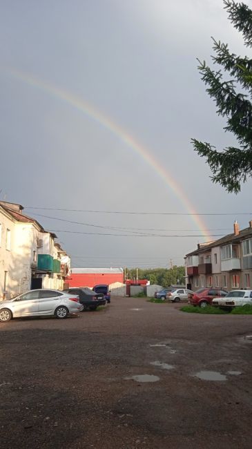 😍В небе над Уфой после дождя появилась радуга 
 
🌈Красивые снимки от наших подписчиков! 
 
А какая у вас..