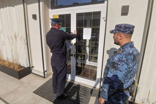 В Самаре на 45 суток закрыли слишком шумный ресторан 

Приставы опечатали двери организации. 
 
На работу..