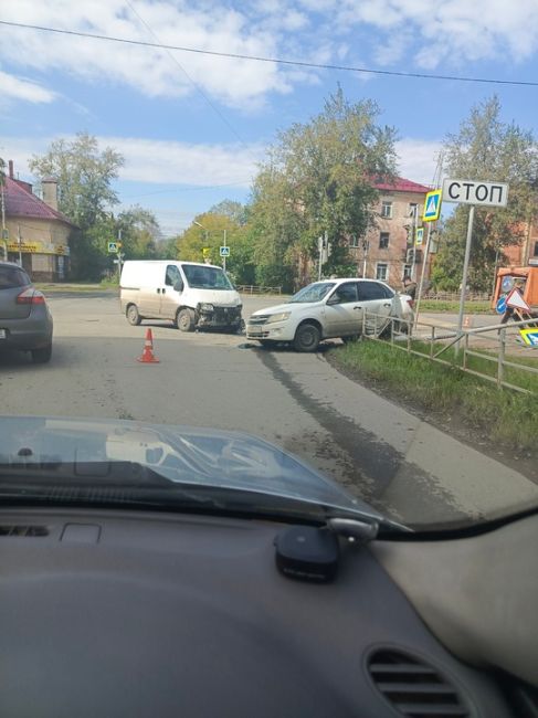 Авария на ул. Химиков. Обстоятельства неизвестны.

Новости без цензуры (18+) в нашем телеграм-канале..