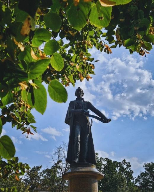 Мариинский бульвар — красивый уголок в центре Краснодара, где будто бы остановилось время.

фото..