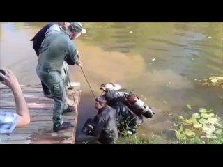 В реке Дубна в Подмосковье был найден снаряд времен Великой Отечественной войны.

Водолазы МЧС подняли её со..