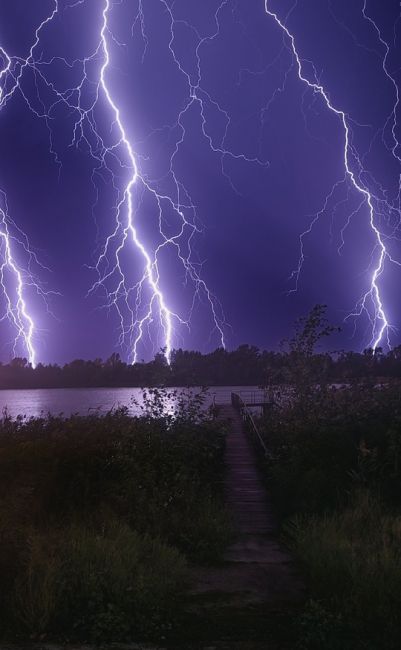 Сентябрьская гроза не менее прекрасна, чем майская..