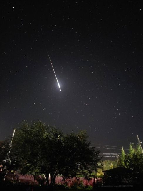 ☄️Житель Спасского района заснял вспышку болида — крупного метеорита, который вошел в атмосферу Земли...