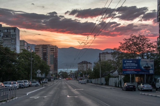 Такой сегодня был рассвет в Новороссийске 🌅 

Фото..