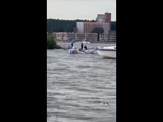 В Бердске яхта врезалась в опору ЛЭП ЧП. Город остался без света.

Новосибирск с..