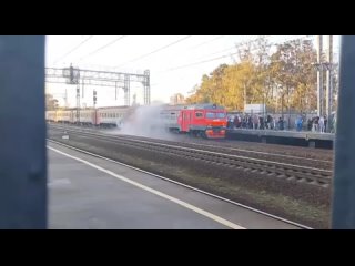 Электричка загоревлась в Химках на МЦД-3 на станции Левобережная.

Некоторым пассажирам пришлось выбивать..