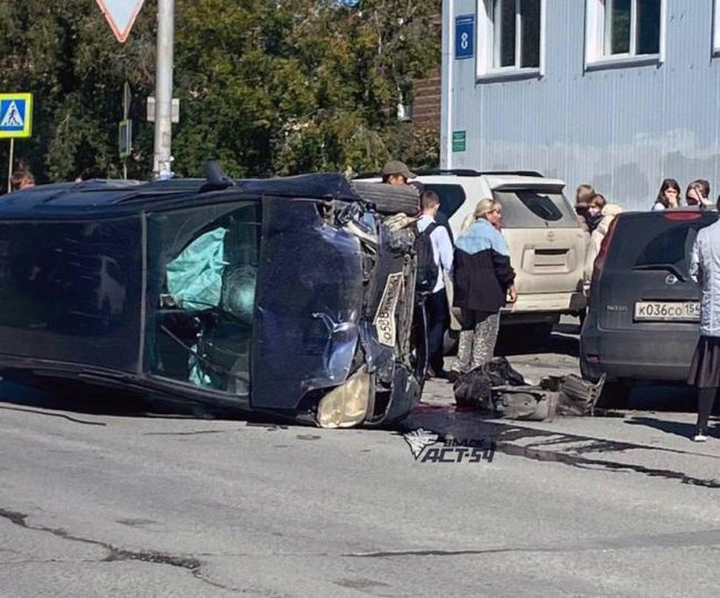 В Новосибирске водитель Honda сбил женщину, которая скончалась на месте

ДТП произошло на улице Столетова, дом..