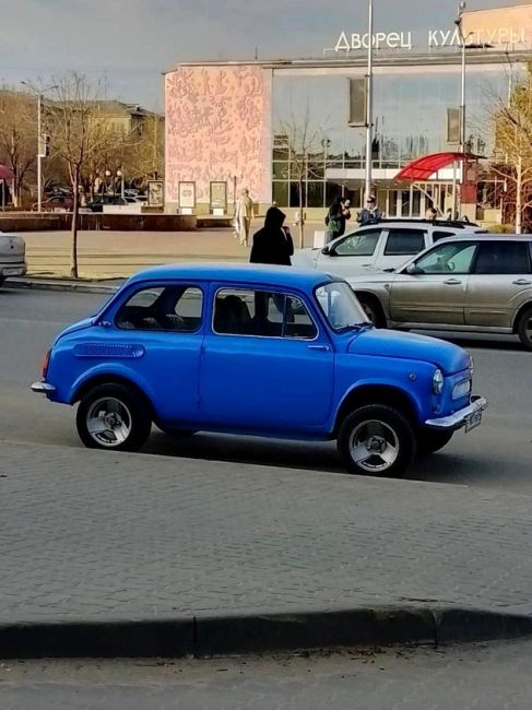 Посмотрите, какая прикольная машинка была замечена на улицах Камышина! 🚙🤘

Хотели бы прокатиться на этой..