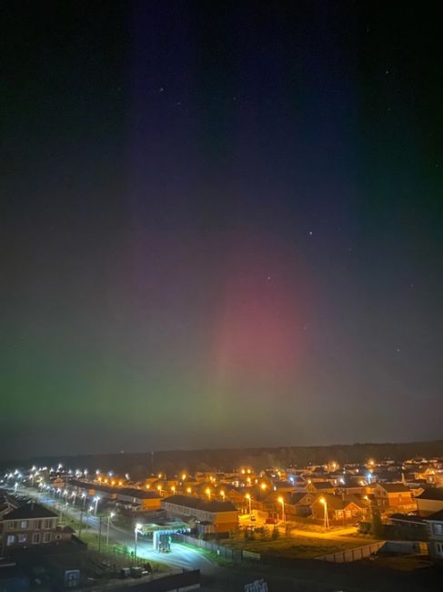 ✨ 😍Яркое северное сияние накрыло Россию — всё из-за магнитой бури,

Северная сказка в разных уголках..