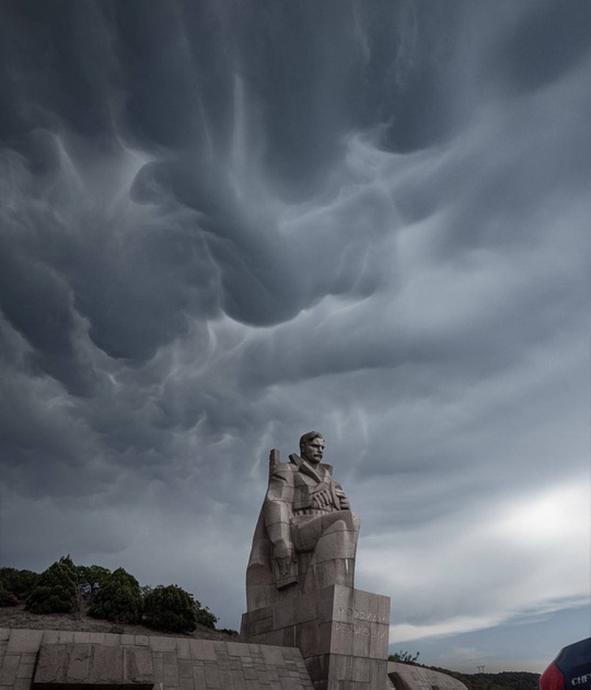 Гроза в Цемесской бухте Новороссийска.

Фото: Максим..