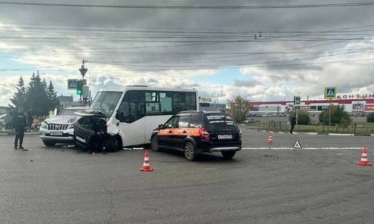 Переломы, черепно-мозговые травмы и ушибы: названы травмы пассажиров после аварии с маршруткой в Омске

Как..