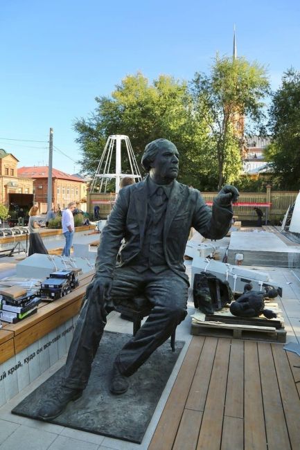 В Самаре 4 сентября установили «говорящий» памятник Алексею Толстому 

Посмотрите фото скульптуры в новом..