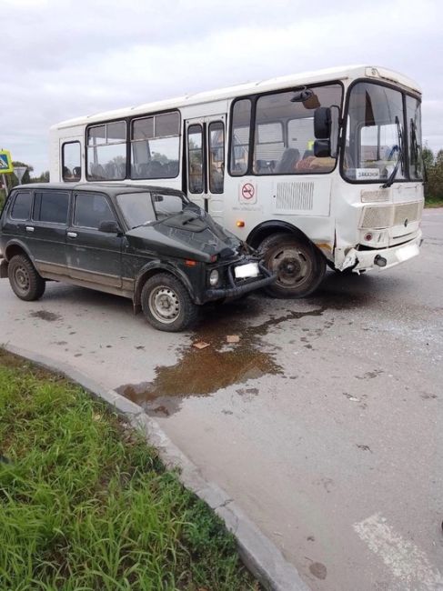 В Соликамске на Фрунзе-Водников столкнулись автомобиль и..