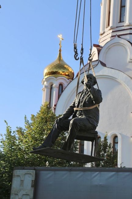 В Самаре 4 сентября установили «говорящий» памятник Алексею Толстому 

Посмотрите фото скульптуры в новом..