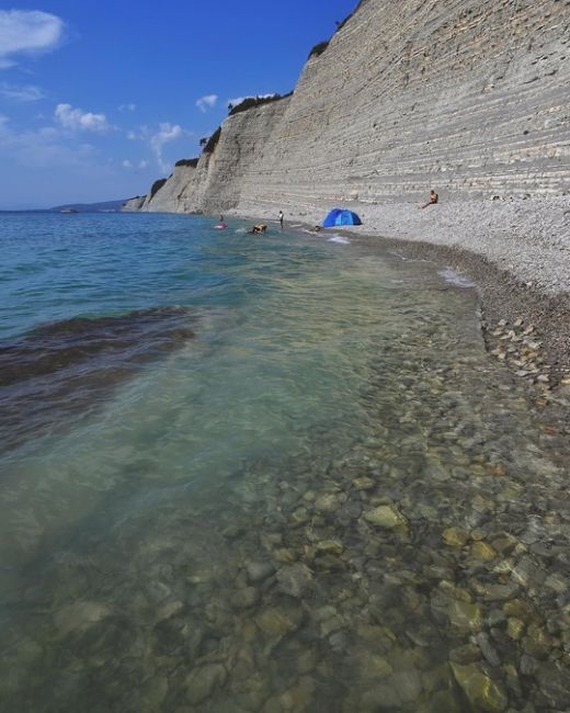 Один из самых красивых пляжей в нашем крае — пляж кемпинга Сосновка 😍

Фото..