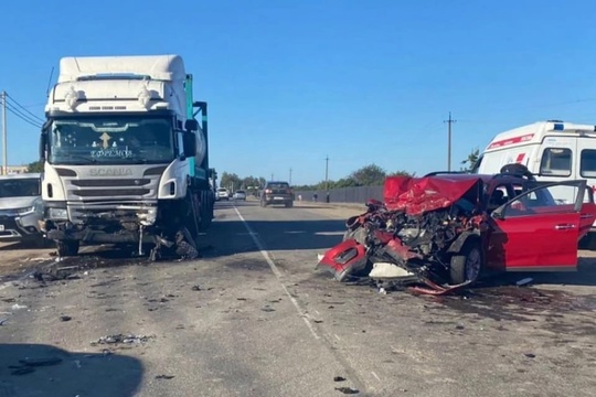 Водитель Kia Rio погиб в ДТП в Тосненском районе из-за плохого самочувствия. 
 
ДТП произошло 6 сентября на 4-м..