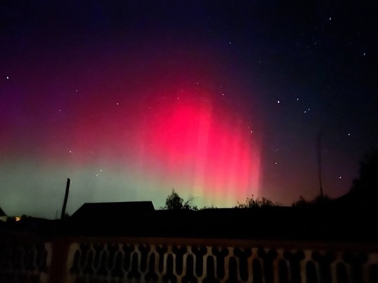 ✨ 😍Яркое северное сияние накрыло Россию — всё из-за магнитой бури,

Северная сказка в разных уголках..