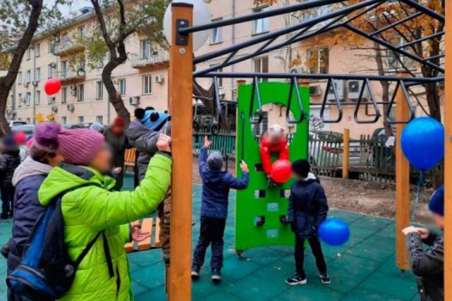 В Новосибирске жители жалуются на цыган, мешающих детям играть.

Жители дома по улице Королева заявили о..