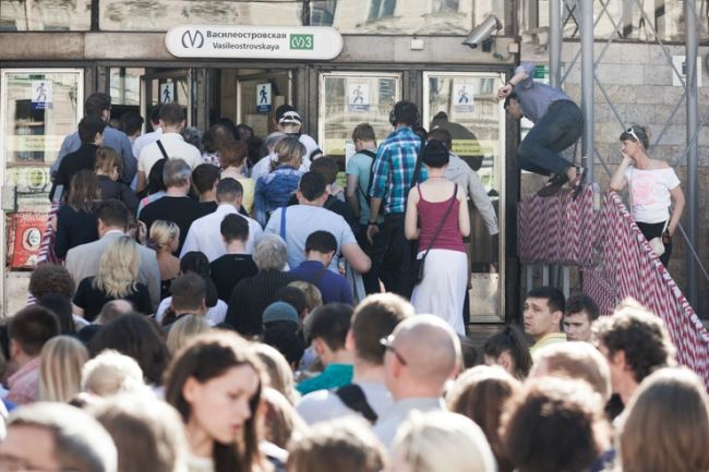 С юмором перечисляем виды пассажиров петербургского метро. Какой вас больше всего..