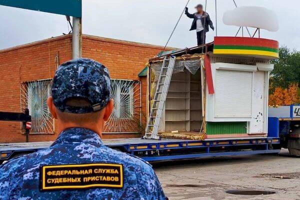 В Самарской области снесли незаконные торговые павильоны 

Предприниматель добровольно не освободила..