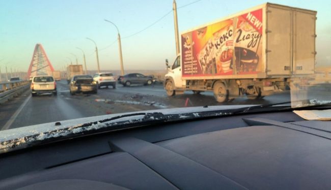 Сегодня на Бугринском мосту утром из-за тумана и гололеда было сразу несколько ДТП

Очевидцы насчитали 5 ДТП..