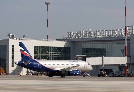 🛩 Самолет, летевший в Москву, внепланово сел в Нижнем Новгороде утром.

Сейчас воздушное судно готовят к..