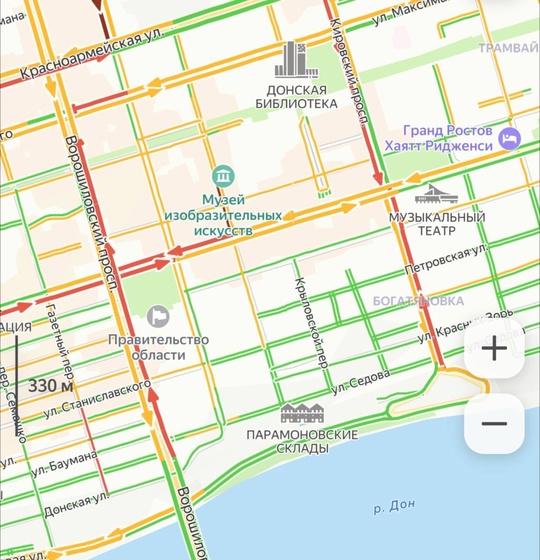 Центр Ростова сковали пробки. Все из-за неработающего светофора. 

Люди пишут, что дорожные проблемы в районе..