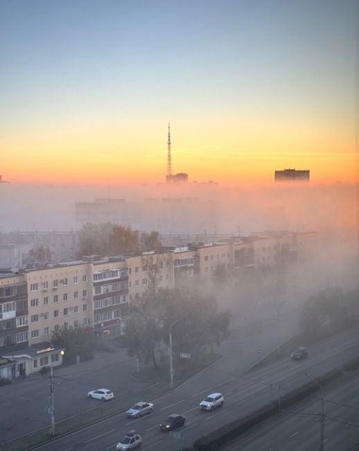 От подписчиков 

Туман лег на город. Красота😍
На загородных дорогах будьте осторожны, если там такой же..