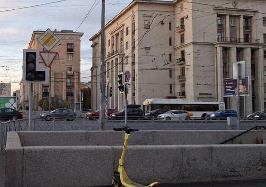 В Петербурге второе отключение электричества за день, теперь в Невском районе. Без света остались около..