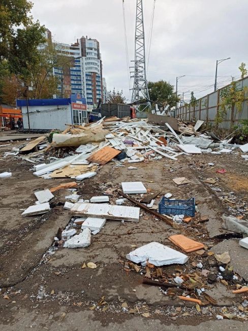 Снесли старый рынок вдоль Московского шоссе и Ново-Вокзальной.
 
Обновлять рынок в этом месте начали еще..