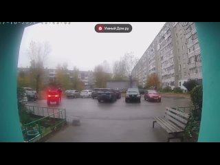 😱В Дзержинске двое гоняли по дворам на квадроцикле и врезались припаркованную машину 

Водитель поспешил..