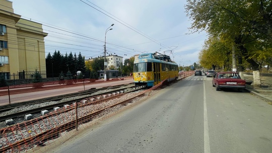 «Скоро запустят!»: в центре Волгограда на улице Краснознаменской стартовала обкатка новых трамвайных путей!..