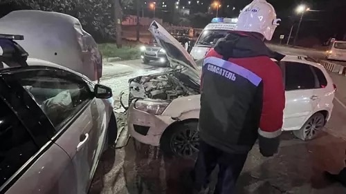 ‼️В Березниках произошло массовое ДТП из-за пьяного водителя. 

Водитель на Datsun сначала зацепил три..