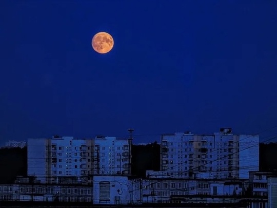 17 октября в 04:47 жители Самарской области смогут увидеть Суперлуну 🌕

В этот момент спутник будет находиться..