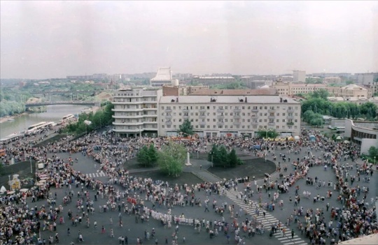 Ретроспектива. Омск. 1991 год. Площадь у Речного вокзала в день..