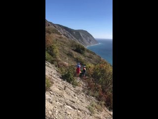 В Анапе очередное покорение туристов местных вершин вновь обернулось вызовом спасателей. 

За помощью..