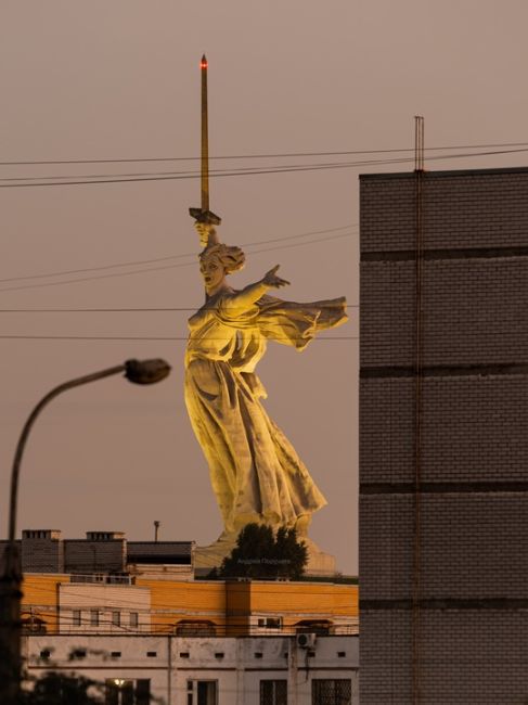 Закатное небо в объективе волгоградского фотографа Андрея Поручаева! 🤎

Доброй ночи, Волгоград!..