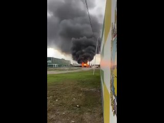 В Грозном взорвалась цистерна с топливом.

Погибли двое взрослых и двое детей. 25-летнюю девушку убила..