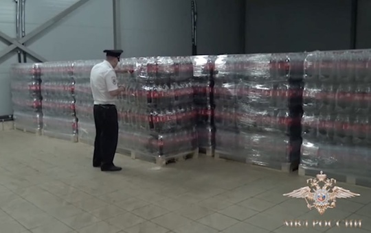 В Аксайском районе Ростовской области изъяли почти 600 литров поддельной Coca-Cola.

Местный бизнесмен продавал..