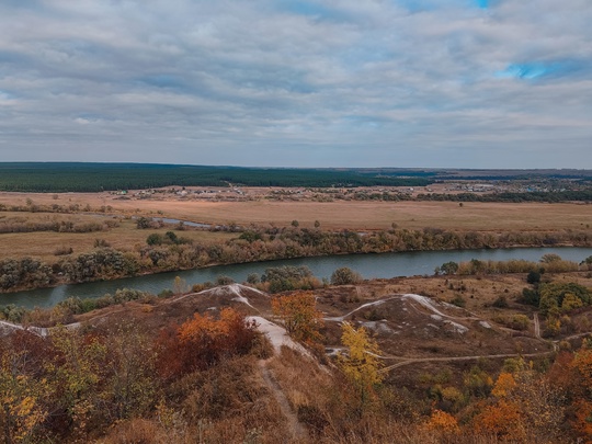 Краски осени в Сторожевом 😍

Фото: Мария Соколова..