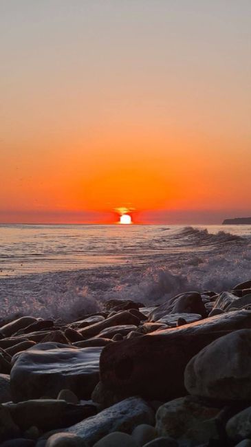 Шикарный закат сегодня! 🌅🌊

фото подписчика..