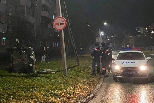 В Верхней Пышме произошла погоня, закончившаяся аварией

Водитель «ВАЗа», уходя от погони столкнулся с..