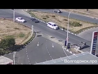 Жесткая авария в Волгодонске. Легковушка заехала под грузовой авто 

О пострадавших не сообщается

Видео:..