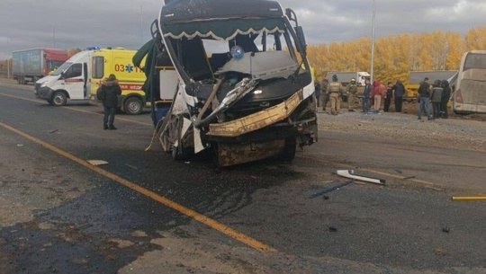 На трассе М7 под Мензелинском столкнулись два автобуса. 

По предварительным данным, автобус «КамАЗ», в..