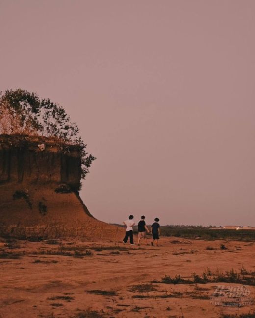 🏜 Так выглядит пересохшее краснодарское водохранилище. Будто пустыня. А всё из-за засушливого..