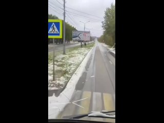 ❄️🌿 Магнитогорск в замешательстве: один снег раздувает, другой траву косит!

На кадрах из Магнитогорска..