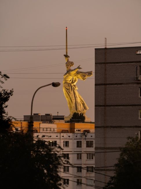 Закатное небо в объективе волгоградского фотографа Андрея Поручаева! 🤎

Доброй ночи, Волгоград!..