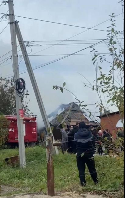 В Перми на улице Балхашская сгорел деревянный жилой дом. 

1 человек сам эвакуировался. Площадь возгорания..